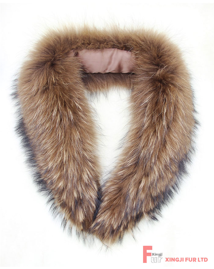 Natural raccoon fur collar